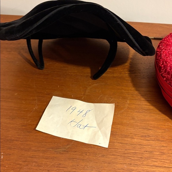 Set of 2 1948 Vintage Fashion Hats 1 Red Pillbox / 1 Black Velvet main image 16
